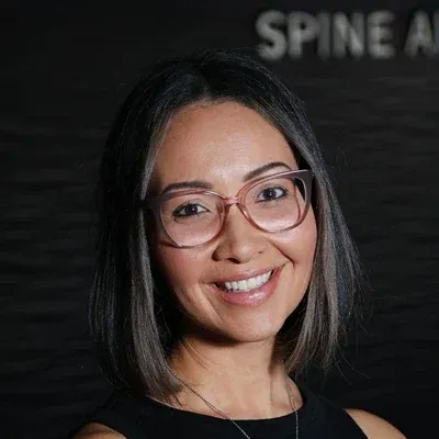 A headshot of Desirree Peters of Axis Spine and Sport - Gilbert